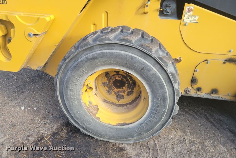 image for item IV9701 2014 Caterpillar 272D  skid steer loader