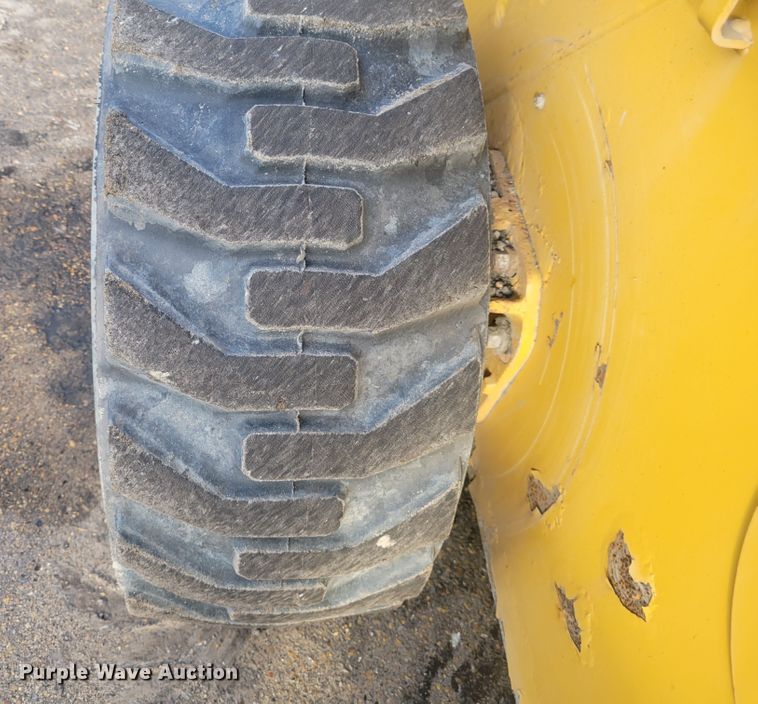 image for item IV9701 2014 Caterpillar 272D  skid steer loader