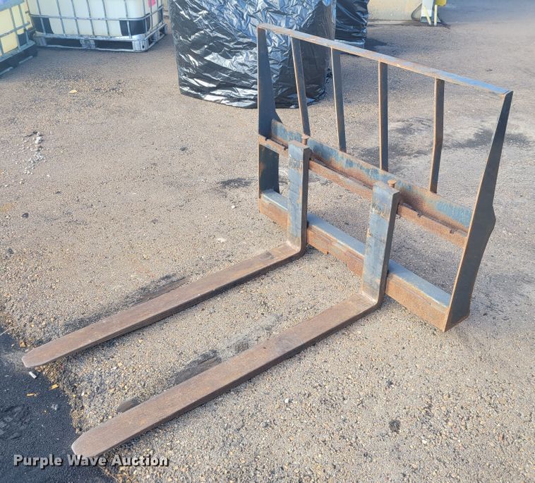 image for item IV9701 2014 Caterpillar 272D  skid steer loader