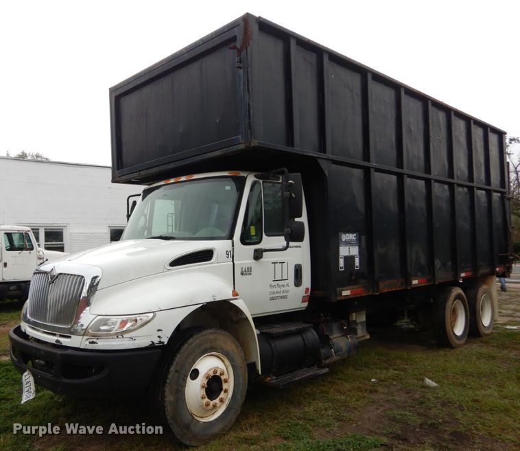 image for item IV9702 2006 International 4400  dump truck