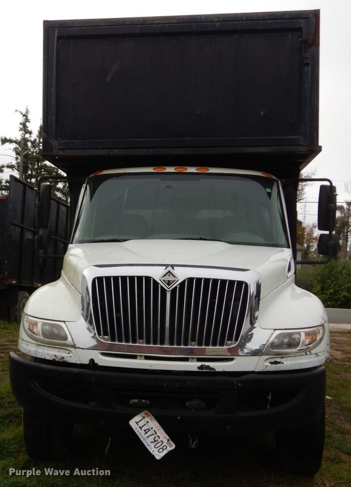 image for item IV9702 2006 International 4400  dump truck