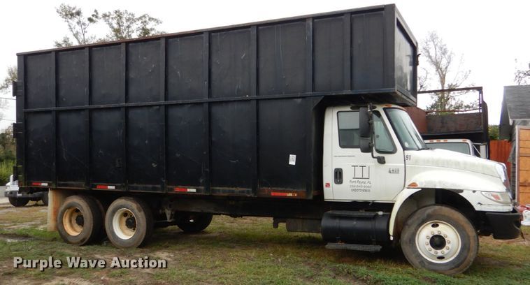 image for item IV9702 2006 International 4400  dump truck