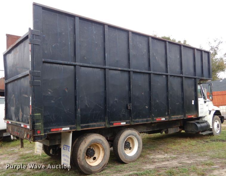 image for item IV9702 2006 International 4400  dump truck