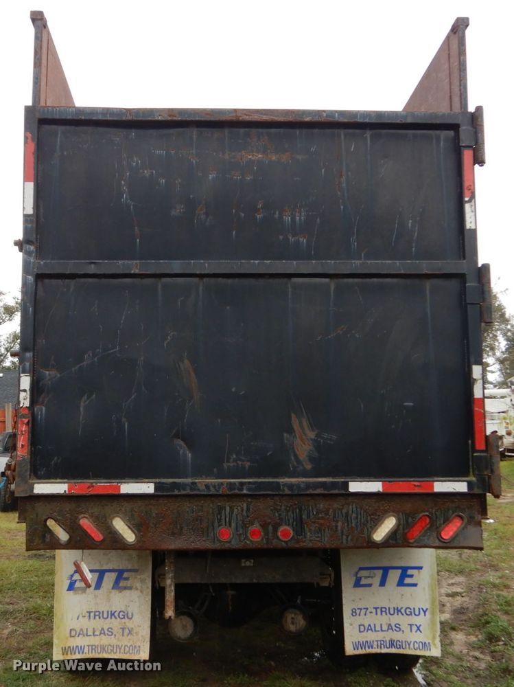 image for item IV9702 2006 International 4400  dump truck