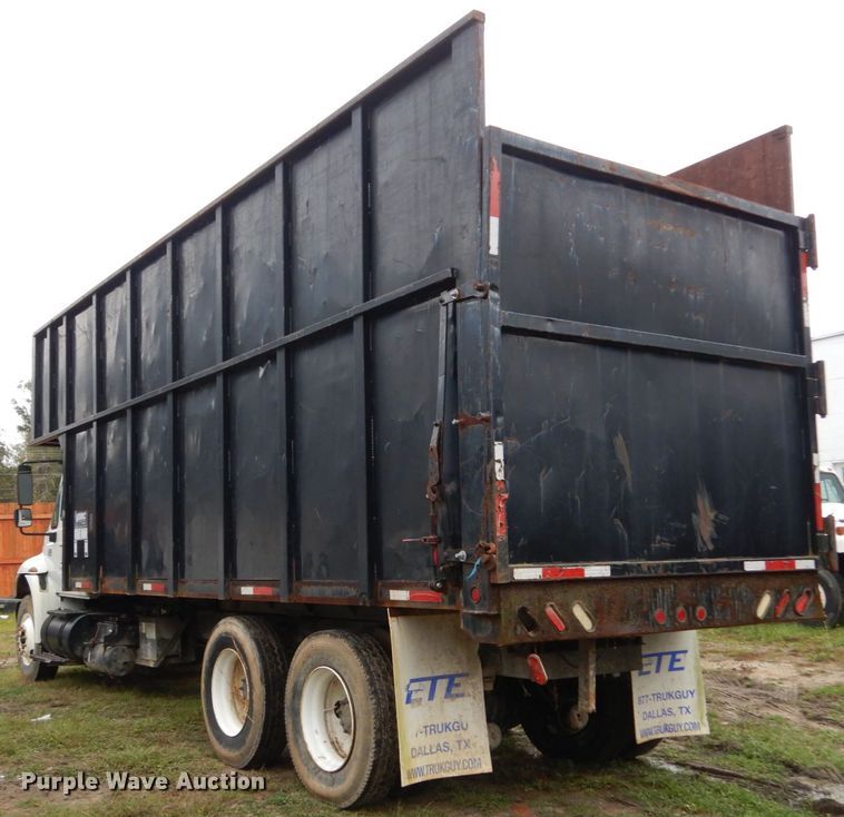 image for item IV9702 2006 International 4400  dump truck