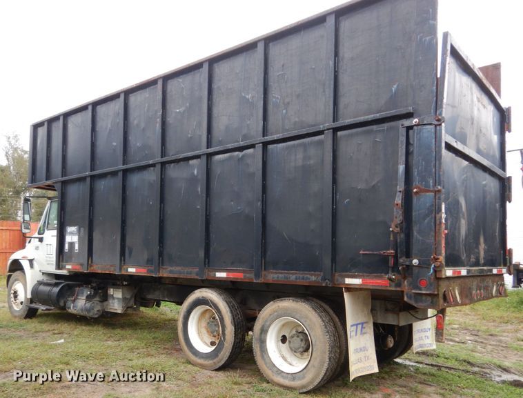 image for item IV9702 2006 International 4400  dump truck