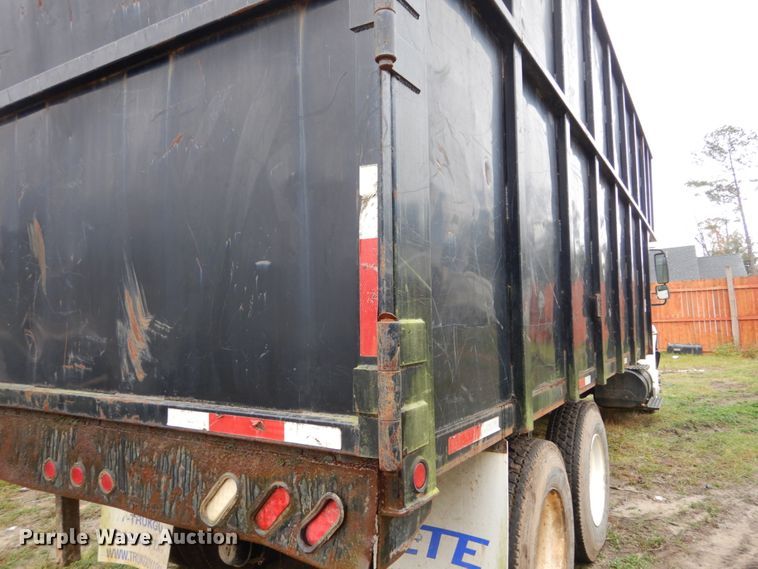 image for item IV9702 2006 International 4400  dump truck