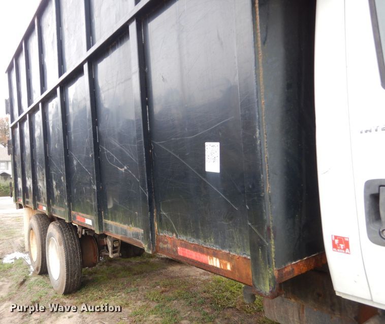 image for item IV9702 2006 International 4400  dump truck