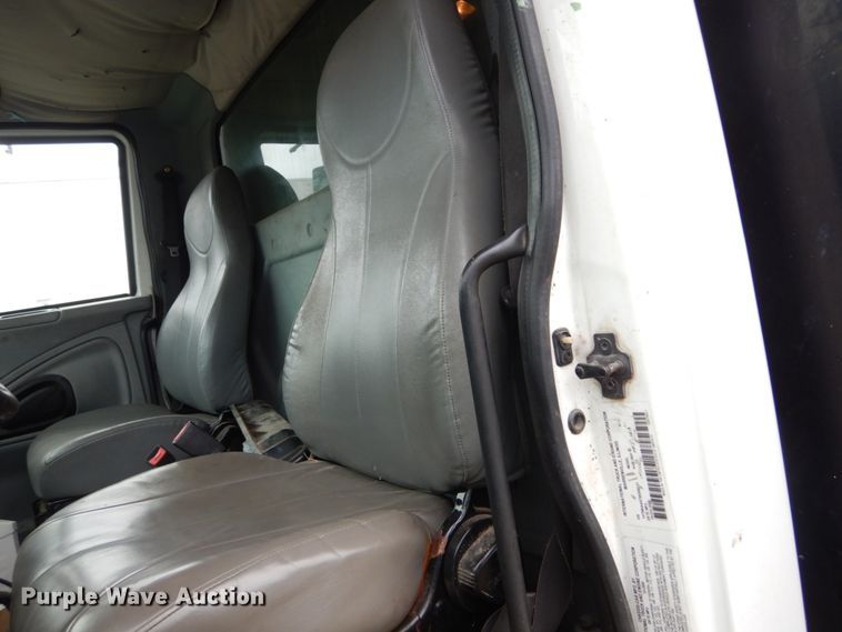 image for item IV9702 2006 International 4400  dump truck