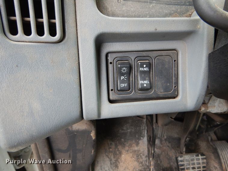 image for item IV9702 2006 International 4400  dump truck