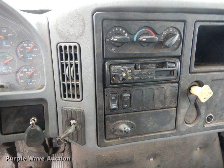 image for item IV9702 2006 International 4400  dump truck