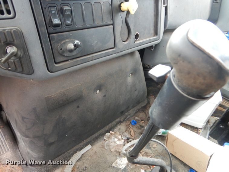 image for item IV9702 2006 International 4400  dump truck