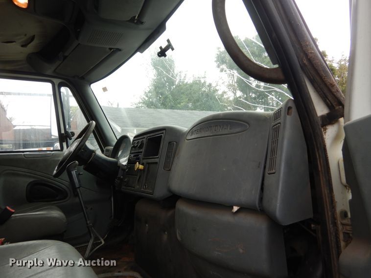 image for item IV9702 2006 International 4400  dump truck