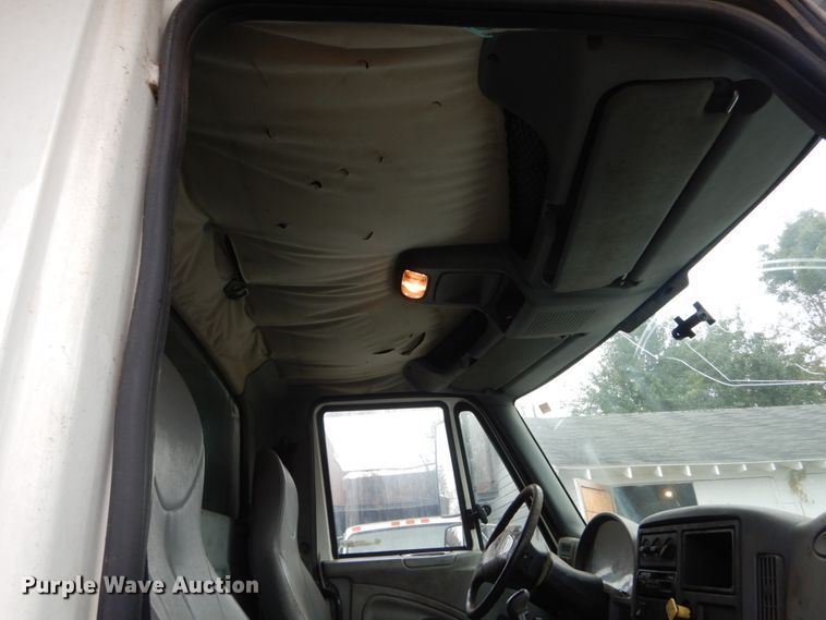 image for item IV9702 2006 International 4400  dump truck