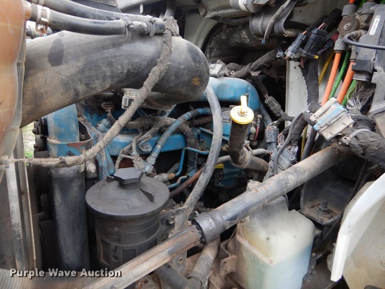 image for item IV9702 2006 International 4400  dump truck