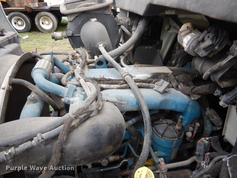 image for item IV9702 2006 International 4400  dump truck