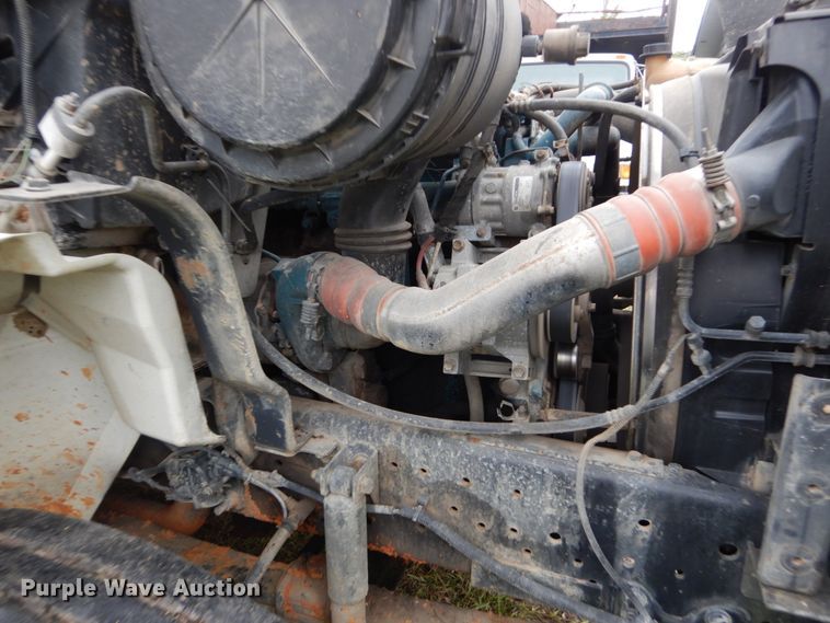 image for item IV9702 2006 International 4400  dump truck