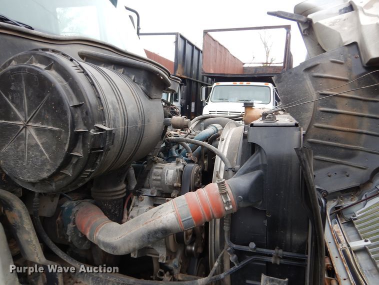 image for item IV9702 2006 International 4400  dump truck