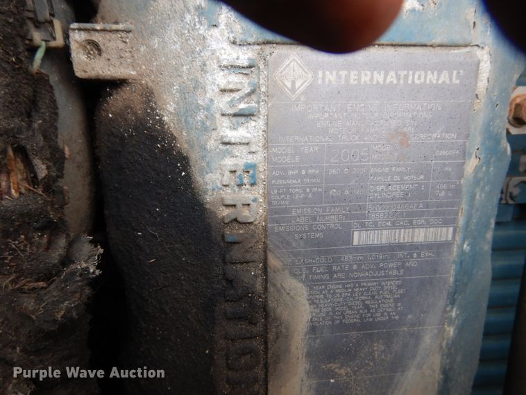 image for item IV9702 2006 International 4400  dump truck