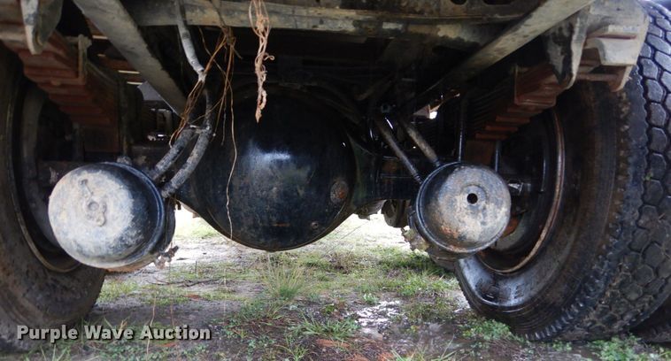 image for item IV9702 2006 International 4400  dump truck