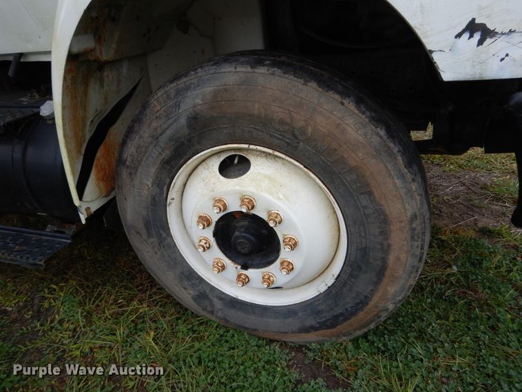 image for item IV9702 2006 International 4400  dump truck