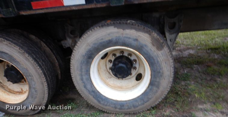 image for item IV9702 2006 International 4400  dump truck