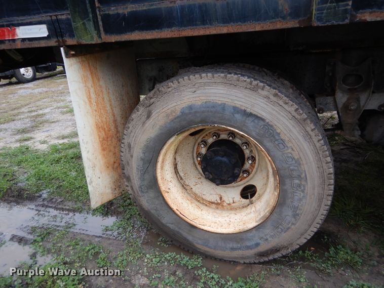 image for item IV9702 2006 International 4400  dump truck