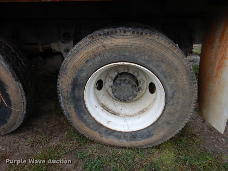 image for item IV9702 2006 International 4400  dump truck