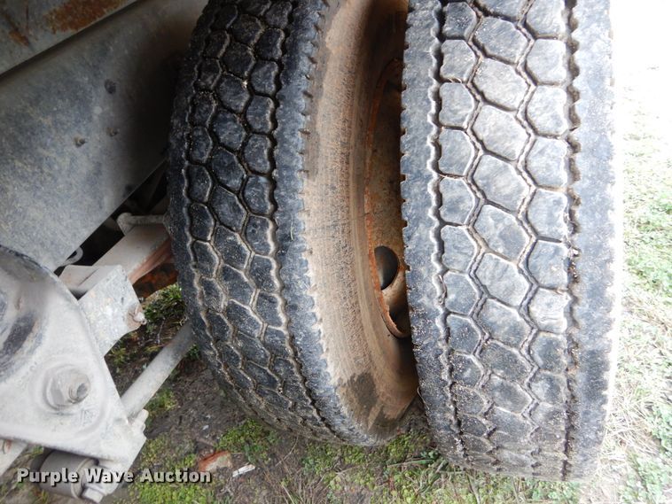 image for item IV9702 2006 International 4400  dump truck