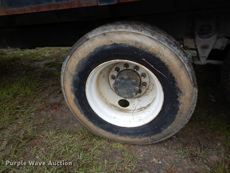 image for item IV9702 2006 International 4400  dump truck