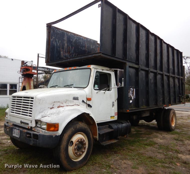 image for item IV9703 2001 International 4900  dump truck