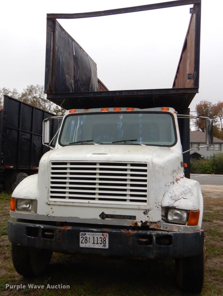 image for item IV9703 2001 International 4900  dump truck