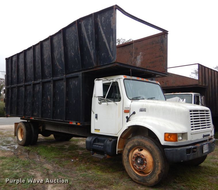 image for item IV9703 2001 International 4900  dump truck