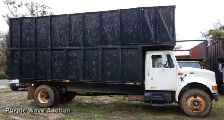 image for item IV9703 2001 International 4900  dump truck