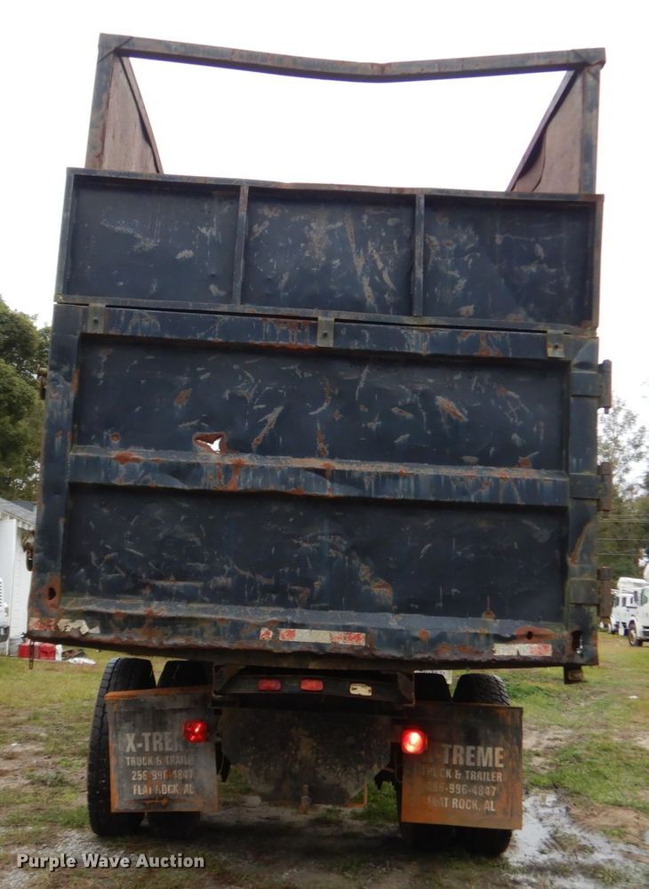 image for item IV9703 2001 International 4900  dump truck