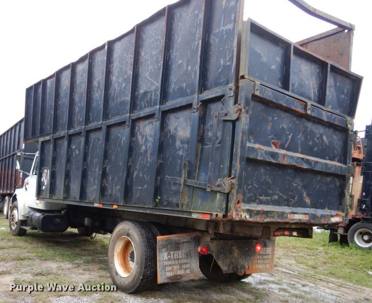 image for item IV9703 2001 International 4900  dump truck