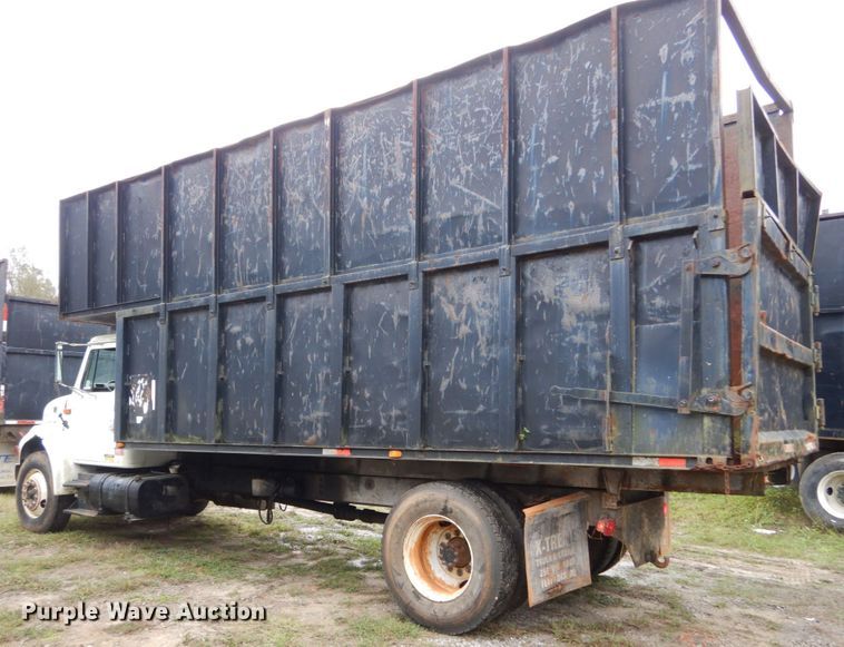 image for item IV9703 2001 International 4900  dump truck