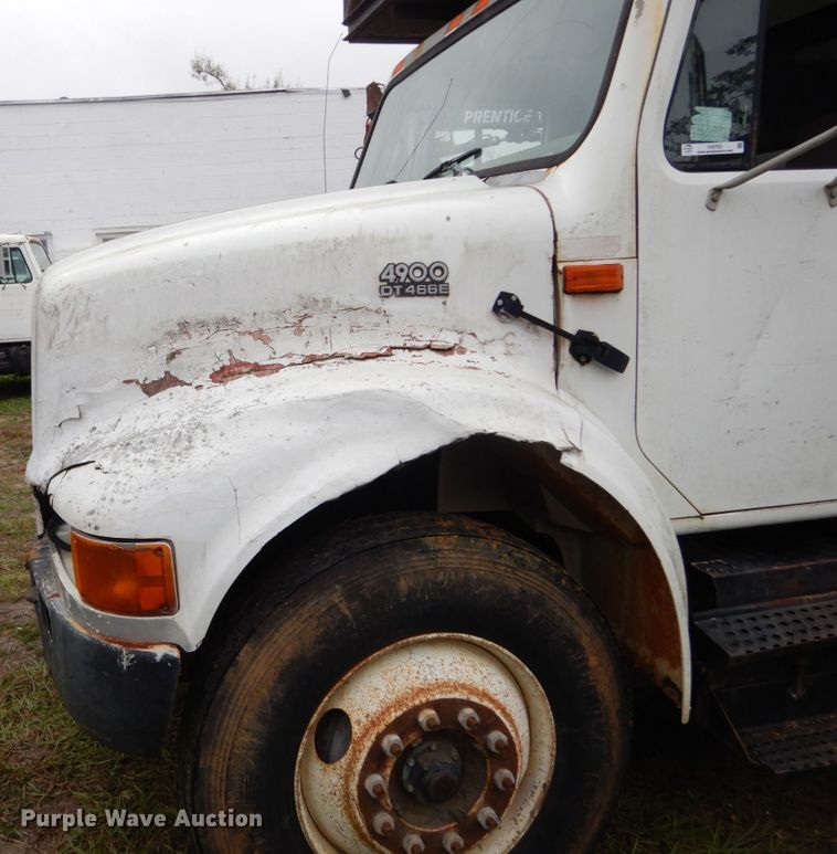 image for item IV9703 2001 International 4900  dump truck