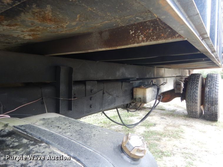 image for item IV9703 2001 International 4900  dump truck