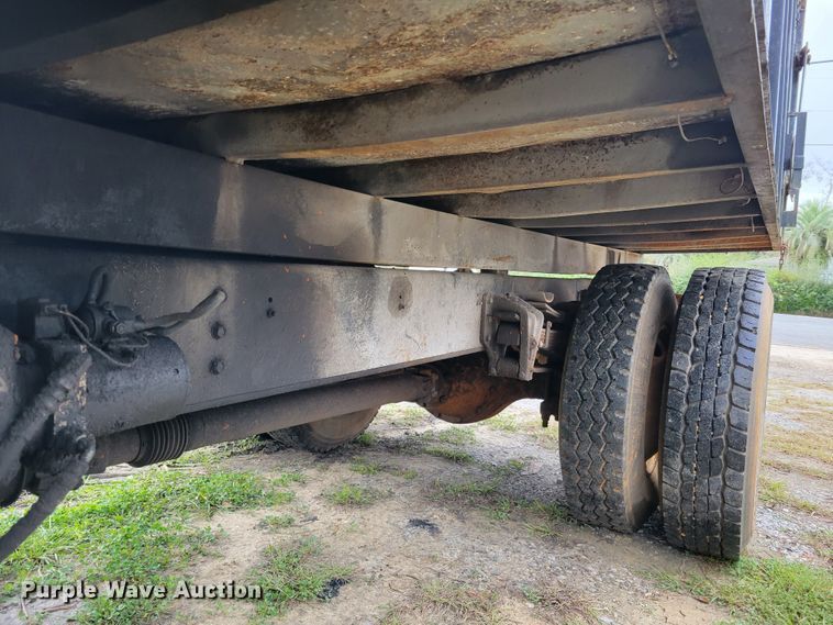 image for item IV9703 2001 International 4900  dump truck