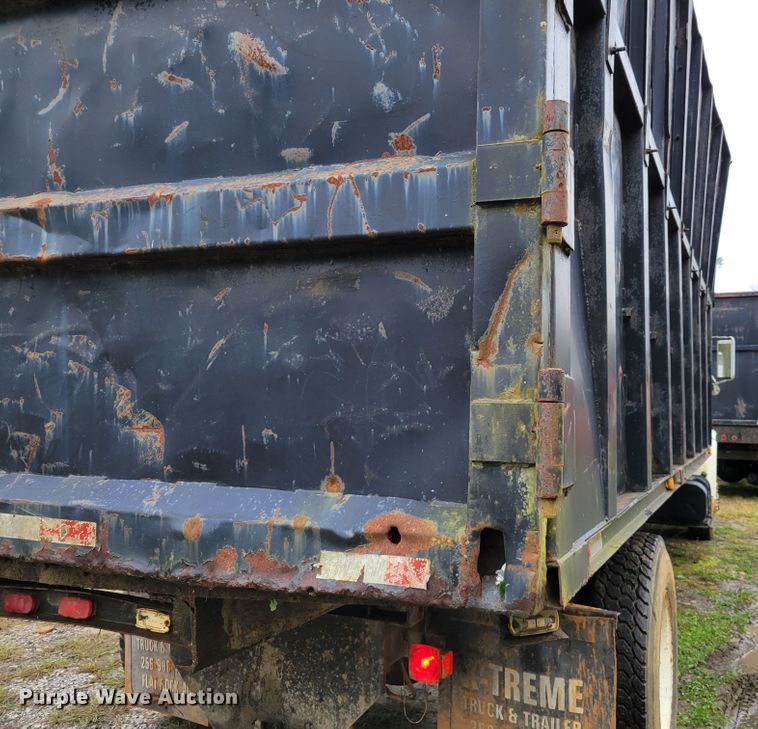 image for item IV9703 2001 International 4900  dump truck