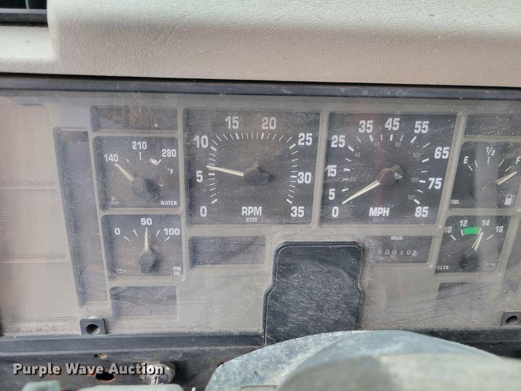 image for item IV9703 2001 International 4900  dump truck