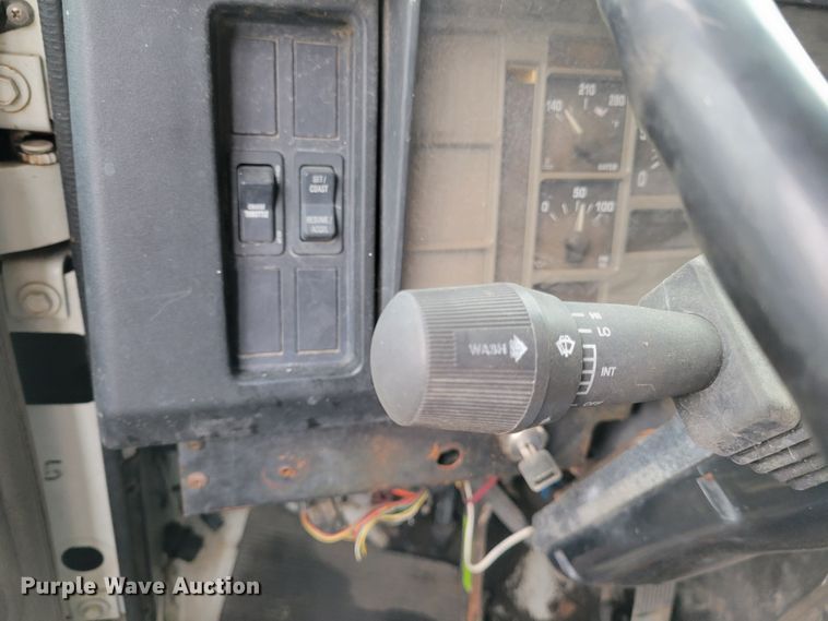 image for item IV9703 2001 International 4900  dump truck