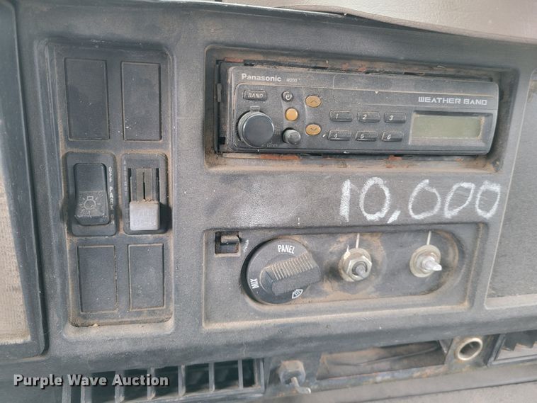 image for item IV9703 2001 International 4900  dump truck