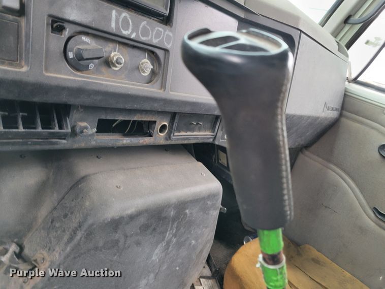 image for item IV9703 2001 International 4900  dump truck