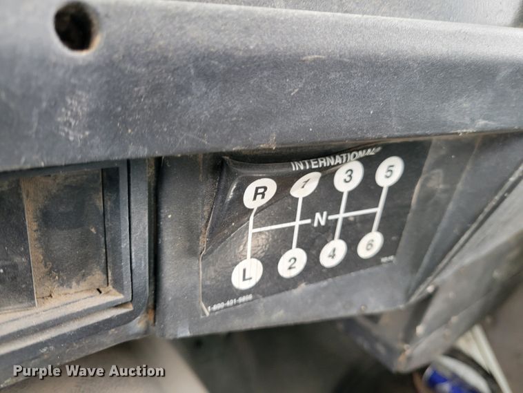 image for item IV9703 2001 International 4900  dump truck