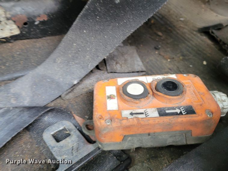 image for item IV9703 2001 International 4900  dump truck