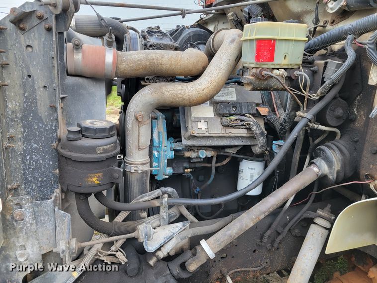 image for item IV9703 2001 International 4900  dump truck