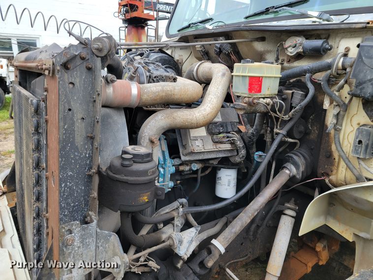 image for item IV9703 2001 International 4900  dump truck