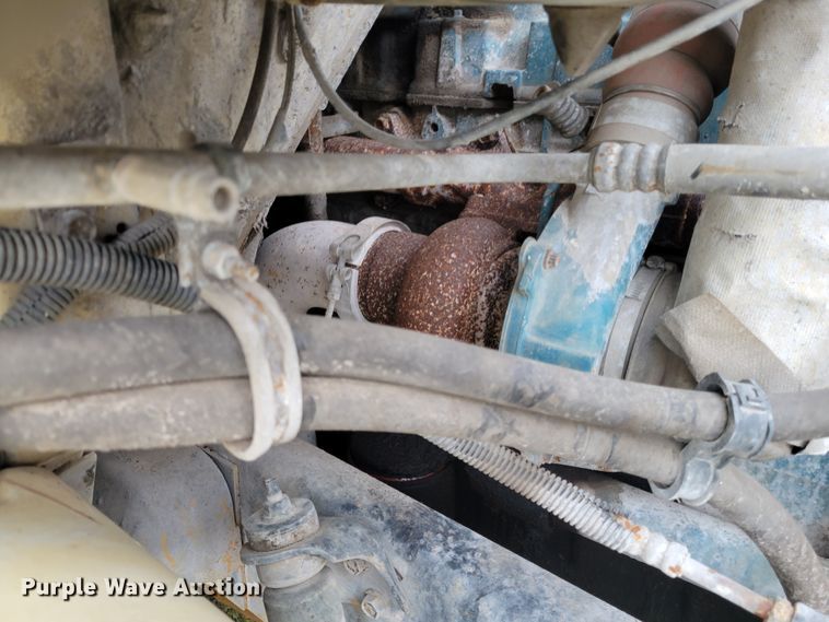 image for item IV9703 2001 International 4900  dump truck